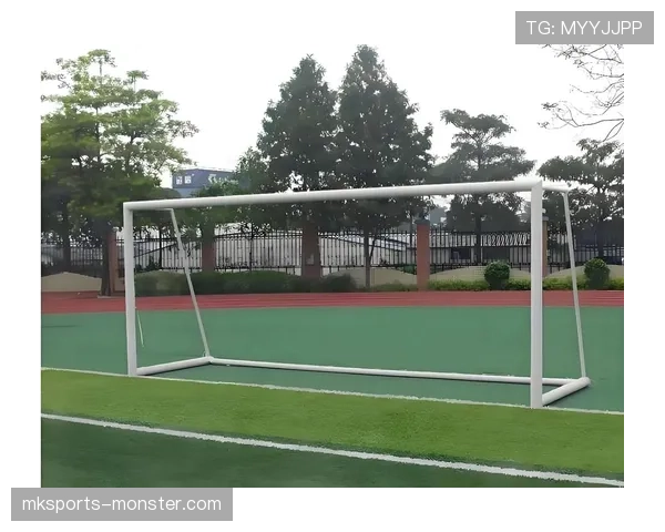 球门尺寸标准：宽7.32米高2.44米，为何这个规格成为足球规则硬性要求？