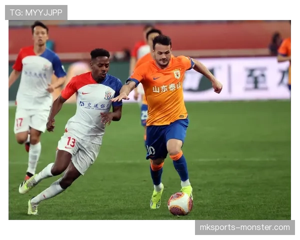 申花边路进攻乏力，中路扎堆问题是否制约战术多样性？