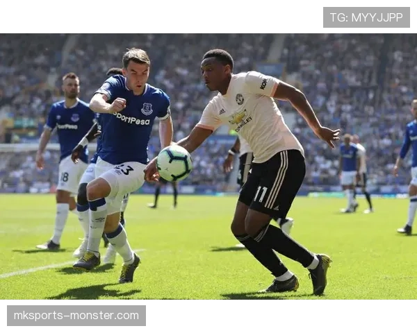 曼联更衣室矛盾问题持续显现，对球队赛季稳定性形成考验