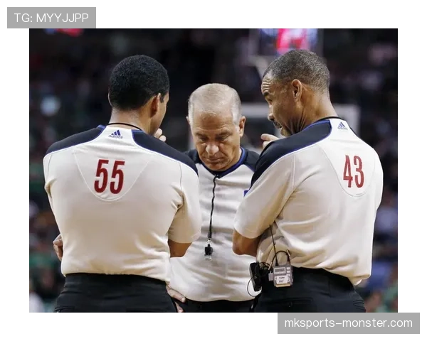 铲球犯规判罚标准解析：何时裁判该吹哨，何时放行？