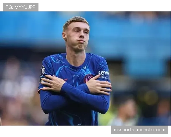 帕尔默前插直塞更擅撕防线，压制后防能力胜过队内中场